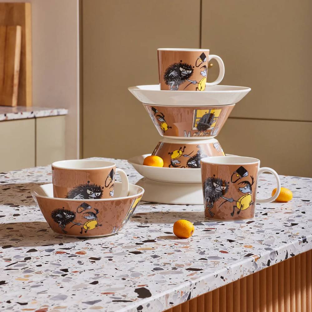 Mug Moomin Stinky en action - Moomin Arabia